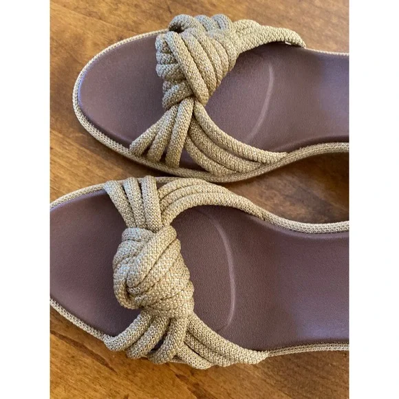 NEW Rothys The Knot Sandal Golden Shimmer Metallic Block Heel Womens 10.5 - Picture 9 of 14